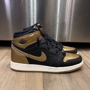 BRAND NEW Boys Size 7 Black and Gold High-Top Sneakers